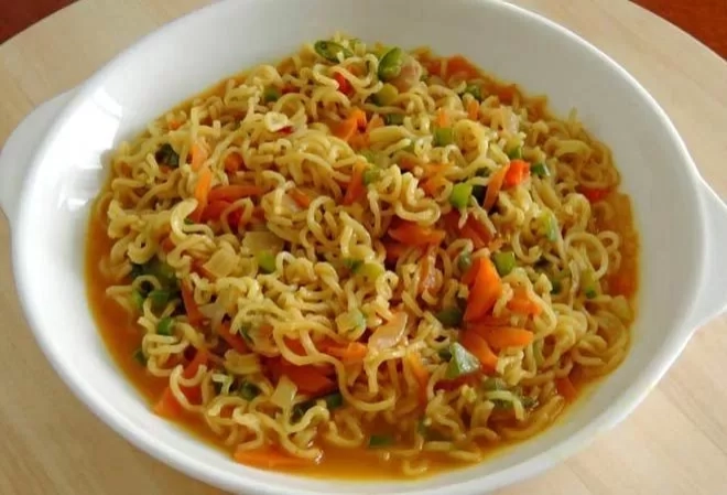 Bahaya! Stop Kebiasaan Makan Mie Instan dengan Nasi, Ahli Gizi Ungkap Risiko dan Efek Negatifnya