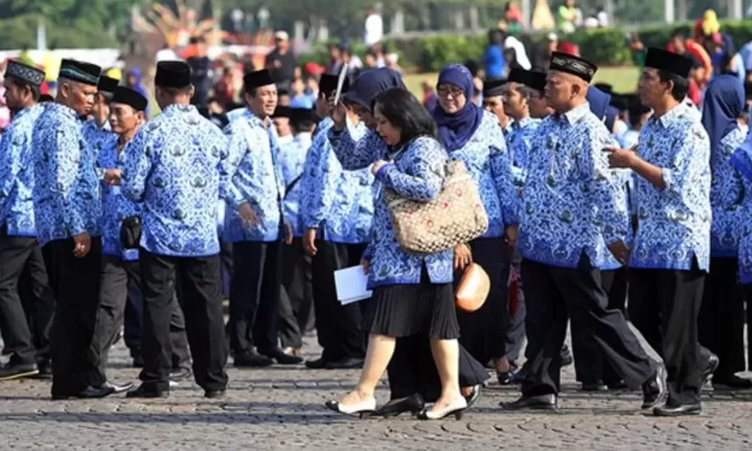 Jokowi Resmi Naikkan Gaji PNS Sebesar 8 Persen, Segini Besarannya