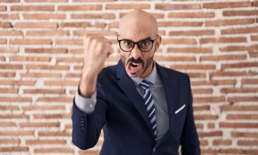 Jangan Sampai Kamu Tidak Peka! Ini 7 Tanda Serta Solusi Jika Atasan atau Bos Membencimu