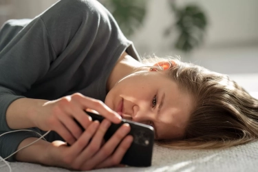 Media Sosial Bikin Remaja Insecure dan Tidak Percaya Diri, Benarkah? Simak Fakta dan Solusinya di Sini!