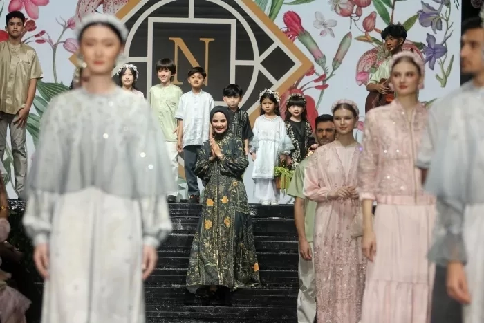 Motif Bunga dengan Sisi Feminin Jadi Pembuka Tren Hari Raya di Awal Tahun