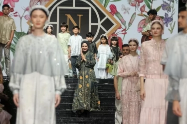 Motif Bunga dengan Sisi Feminin Jadi Pembuka Tren Hari Raya di Awal Tahun