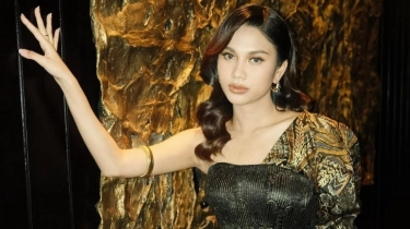 Tampil Etnik Glamour, Ini 5 Potret Memukau Azizah Salsha Tenteng Tas Ratusan Juta Saat Hadiri Acara Awards