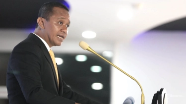 VIDEO Respons Bahlil Soal Tudingan Jokowi Tak Pernah Ajak Mensos Risma saat Bagi-bagi Bansos