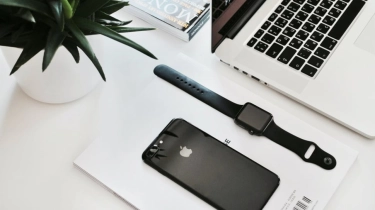 Cara Berbagi Kontak Lewat NameDrop di iPhone