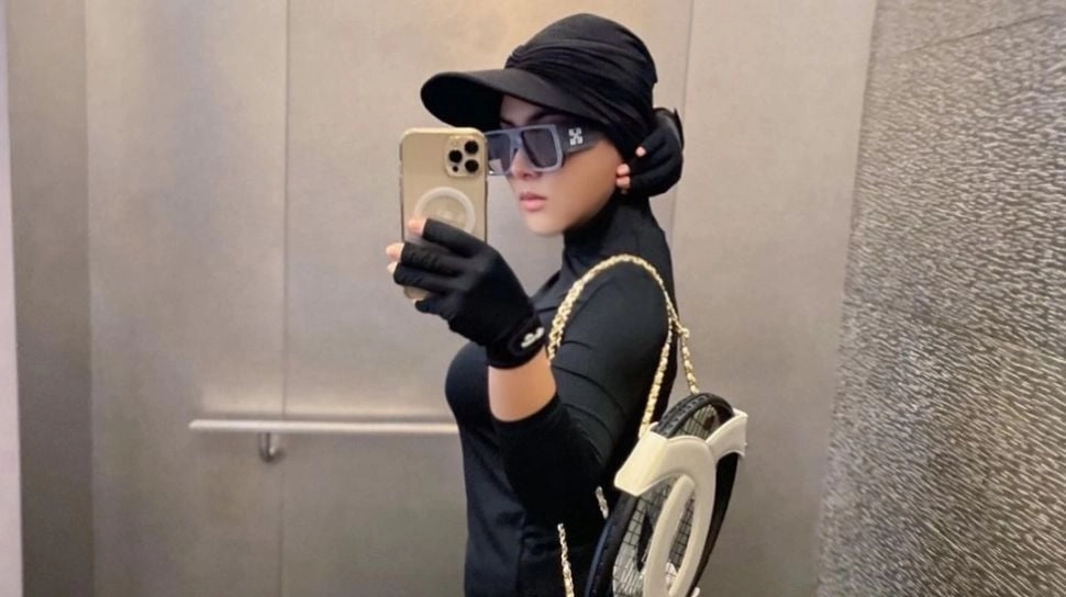 OOTD Olahraga Tenis Ala Princess Syahrini, Wajib Pakai Topi Biar Kece!