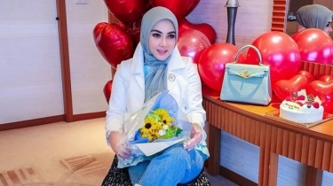 Pamer Foto Lagi Ngeteh, Tangan Syahrini Dihiasi Perhiasan Mewah Senilai Rp1,3 M!