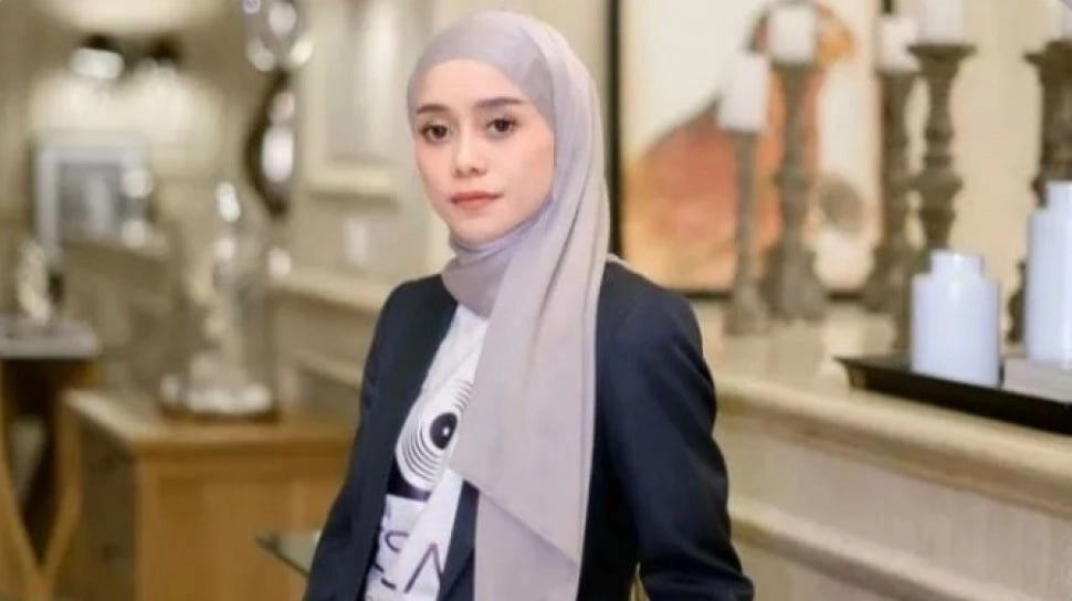 Usai Umrah Liburan ke Al Ula, Lesti Kejora Pakai Tas Ratusan Juta