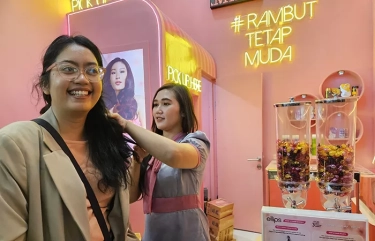 Ellips Ajak Perempuan Surabaya Merawat Rambut agar Tetap Muda dan Bersinar