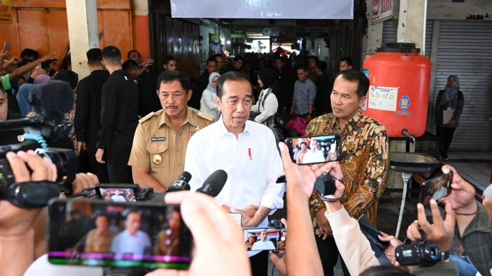 Reaksi Presiden Jokowi Setelah Diganjar Petisi UGM, UII, dan UI
