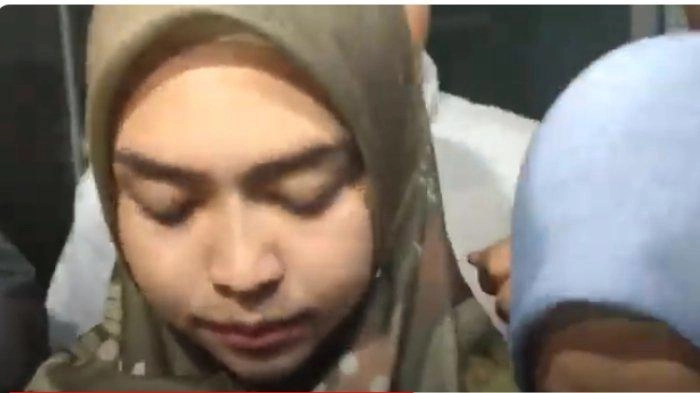 Disinggung soal Alasan Gugat Cerai Teuku Ryan, Ria Ricis Menunduk dan Bungkam