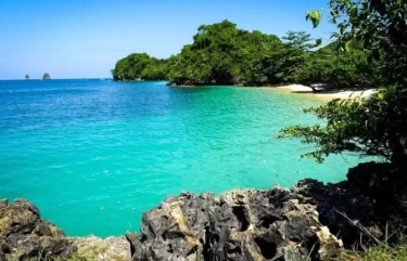 Intip Indahnya Pantai Tiga Warna Surganya Malang Selatan, Bisa Snorkeling Hingga Melihat Eloknya Ubur-Ubur