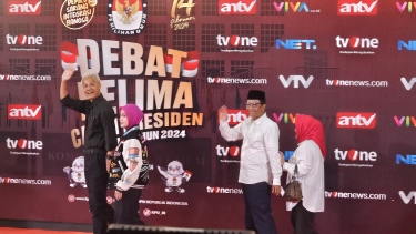 Kenakan Kemeja Hitam, Ganjar Akui Dapat Banyak Masukan Sebelum Tampil pada Debat Terakhir 