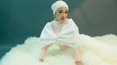 Bella Shofie Berduka, Sang Ibu Meninggal, Sang Artis Sedih Tak Bisa Lihat Jenazah karena Jarak