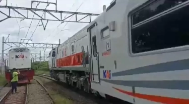 Ngeri! Seorang Railfans Tertabrak Kereta Saat Merekam Kereta Lain Sedang Melaju