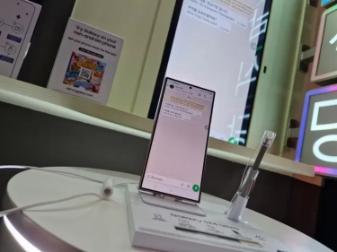 Nggak Mau Kalah dari Samsung, Apple Konfirmasi Fitur AI-nya Akan Hadir Akhir Tahun Ini