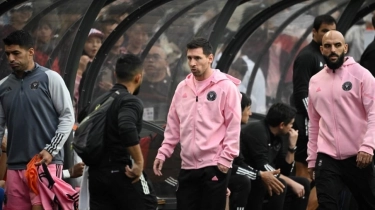 Fans Ngamuk Tendang 'Kepala' Lionel Messi yang Absen dalam Laga Inter Miami di Hong Kong