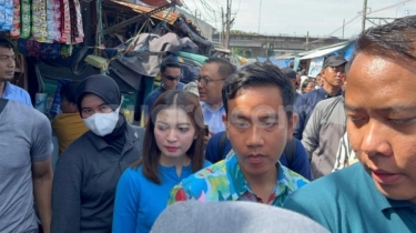 Gibran Dikerubungi Mak-Mak Saat Kampanye: Mbak Selvi Gimana Perasaannya