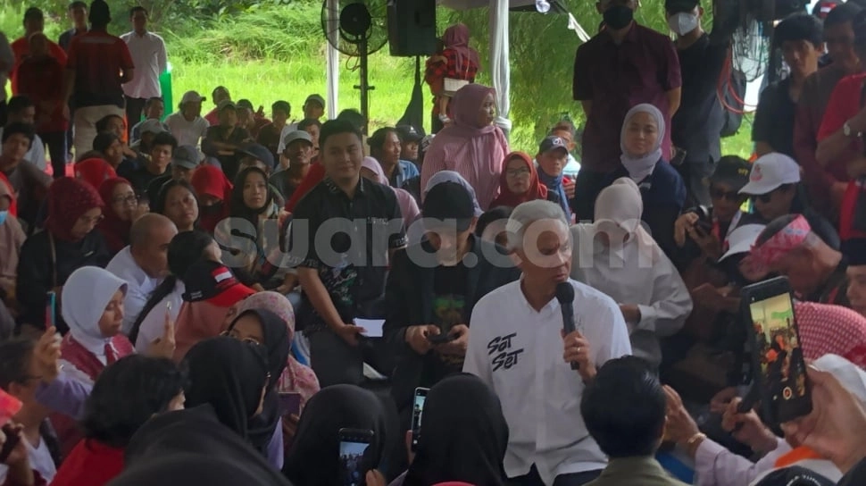 Pemulung Curhat Butuh APD Agar Tidak Celaka, Ganjar Pranowo: Minta Sama Gubernur