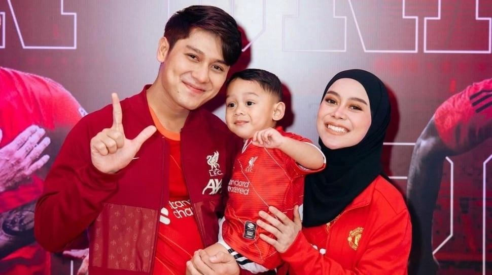 Lagi Gendong Abang Levian, Perut Buncit Lesti Kejora Bikin Salfok Netizen