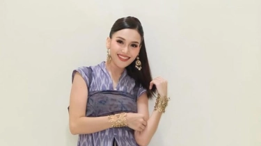 Roti Buaya dan Foto Undangan Ayu Ting Ting Bocor, Fans Sedih Kapalnya Karam