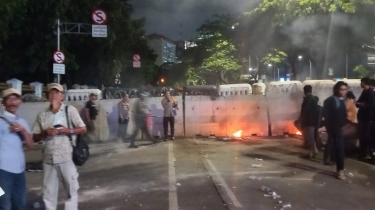 Sempat Cekcok dengan Aparat, Massa Mahasiswa Pendemo Pemakzulan Jokowi Bubarkan Diri dari Kawasan Istana