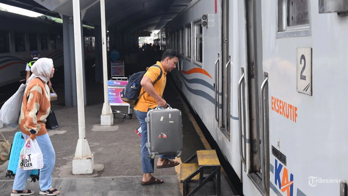 Tiket KA Long Weekend Imlek Sudah Terjual 79 Persen