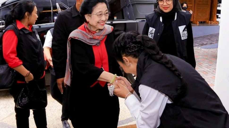 Krisdayanti Ditegur Keras Megawati, Disuruh Masuk Kolong Jembatan