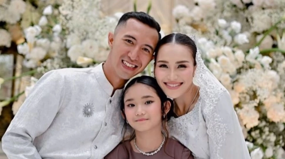 Bakal Jadi Ibu Persit, Ini 5 OOTD Ibu Pejabat ala Ayu Ting Ting
