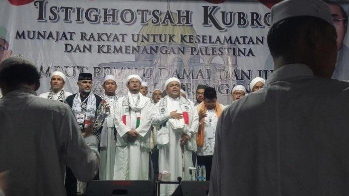 Tiba di Acara Istighosah Kubro PA 212, Habib Rizieq Disambut Ribuan Jemaah