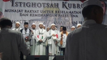 Tiba di Acara Istighosah Kubro PA 212, Habib Rizieq Disambut Ribuan Jemaah