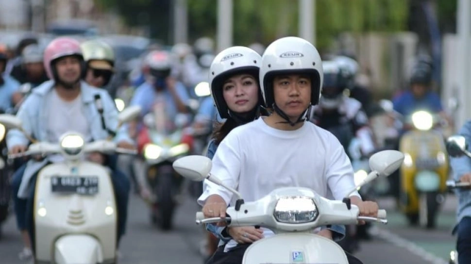 Temani Gibran Kampanye Motoran Bareng Artis, Selvi Ananda Pakai Tas Chanel: Berapa Ya Harganya?