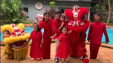 Ruben Onsu Panggil Barongsai Rayakan Imlek Bareng Keluarga di Rumah