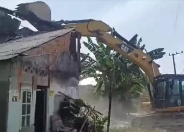 Rumah Siswa SMK yang Bunuh 5 Orang Sekeluarga di PPU Dihancurkan dan Diratakan dengan Tanah