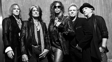 Lirik dan Terjemahan Lagu Dream On - Aerosmith: Dream Until Your Dream Comes True