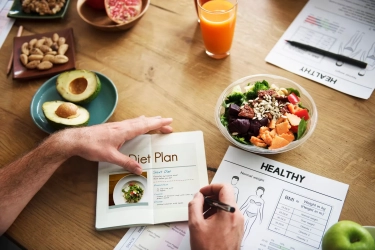 Tips Diet untuk Mengatasi Kenaikan Berat Badan di Pertengahan Usia dan Saat Menopause Menurut Dr Michael Mosley