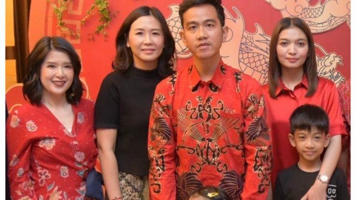 Momen Veronica Tan Rayakan Imlek Bersama Gibran dan Kaesang