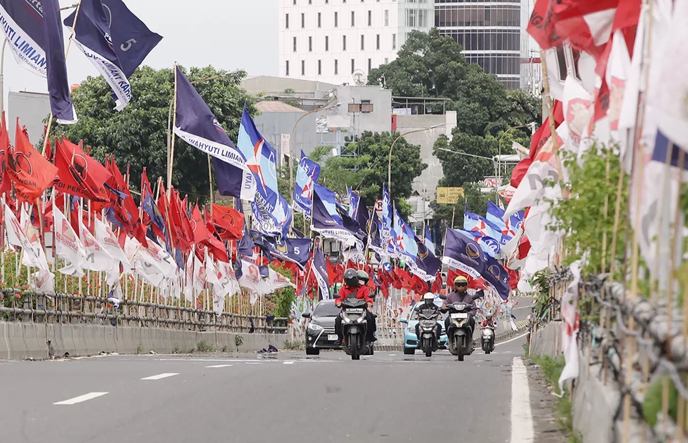 Pemilu 2024: 8 Parpol Diprediksi Lolos Parlemen, PDIP-Gerindra Bersaing Posisi Teratas