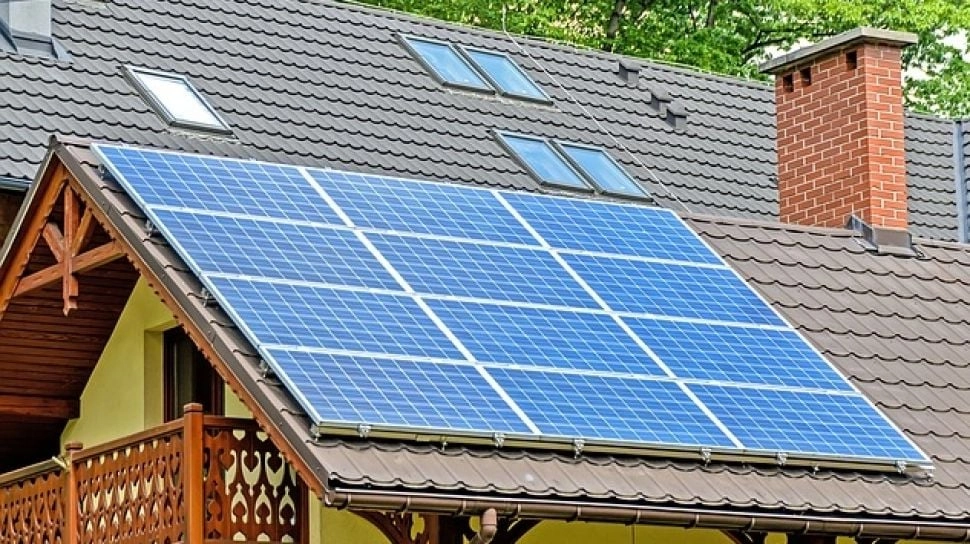 Skema Jual-Beli Listrik PLTS Atap Dihapus, Begini Dampak Positifnya