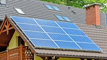 Skema Jual-Beli Listrik PLTS Atap Dihapus, Begini Dampak Positifnya