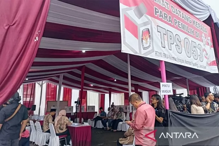 Hujan Tak Halangi Niat Warga Memilih di TPS Tempat Megawati ''Nyoblos''