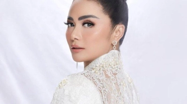 Ditemani Anak dan Suami, Kris Dayanti ke TPS Naik Dokar, Sebut Ada Suasana Haru saat Nyoblos