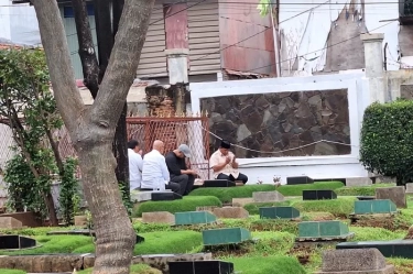Beredar Foto Lawas Prabowo Terbaring Sakit, Padahal Hari Ini Segar Bugar saat Ziarah ke Makam Ayah dan Ibunya
