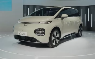 Mobil Listrik Wuling Cloud EV Mulai Diperkenalkan di IIMS 2024