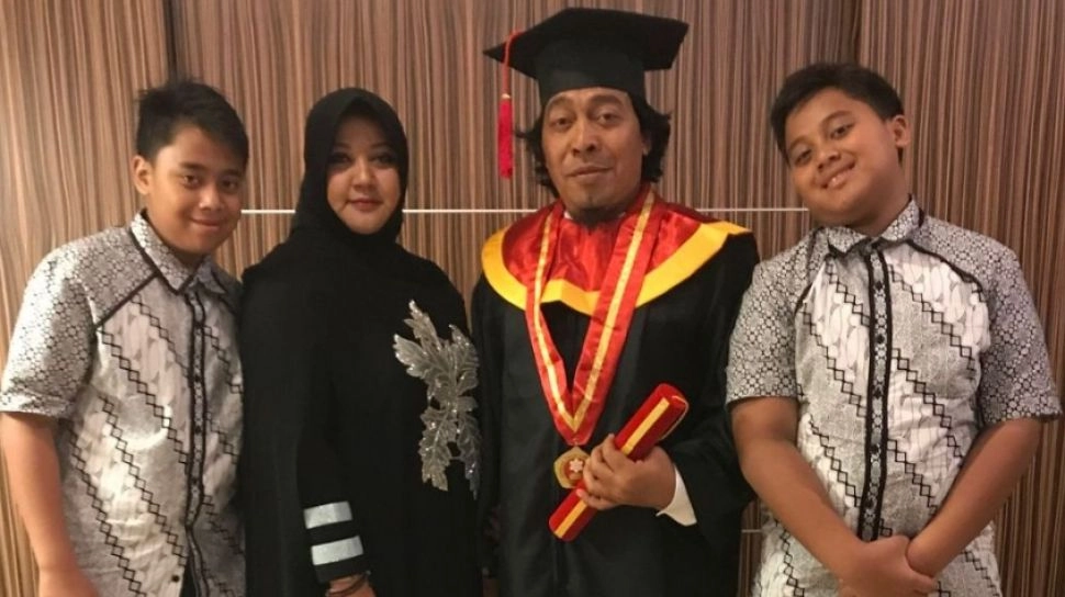 Adu Cantik Istri Komeng vs Istri Gibran: yang Satu Model Bank, Satunya Lagi Putri Solo