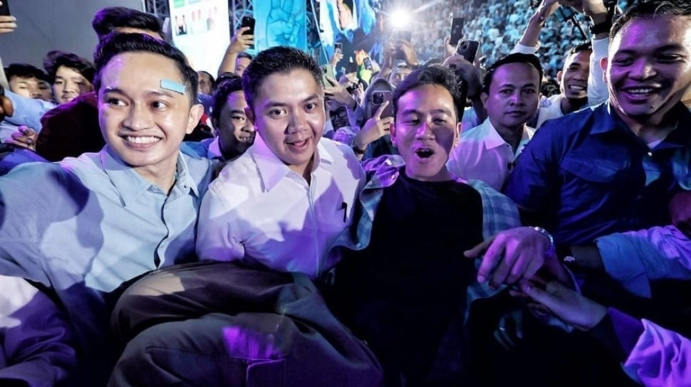 Ekspresi Pasrah Gibran Saat Digendong Mayor Teddy Jadi Sorotan: Mbak Selvi Harus Waspada...