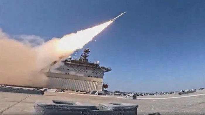 Iran Simulasikan Serangan Dahsyat ke Pangkalan Udara Utama Israel, Segambreng Rudal Sasar Palmahim