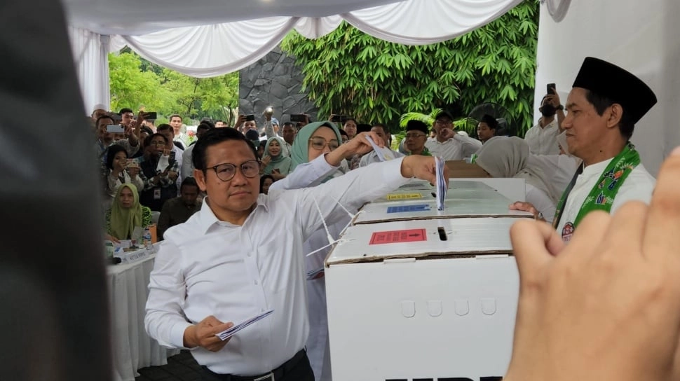 Pantau Penghitungan Suara Bareng Caleg PKB, Raut Wajah Tegang Cak Imin jadi Sorotan