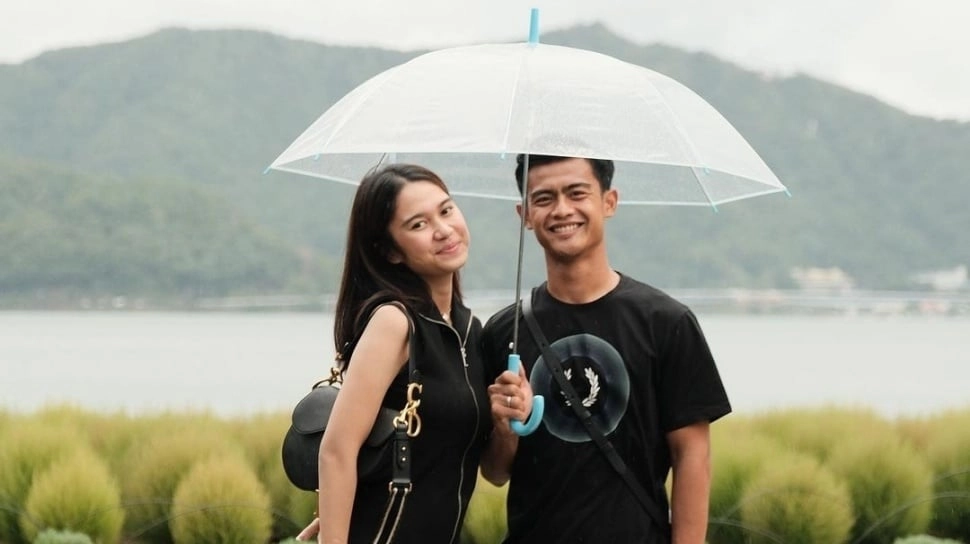 Pratama Arhan Berikan Buket Bunga Super Besar Untuk Azizah Salsha di Hari Valentine, Bikin Netizen Ikut Baper