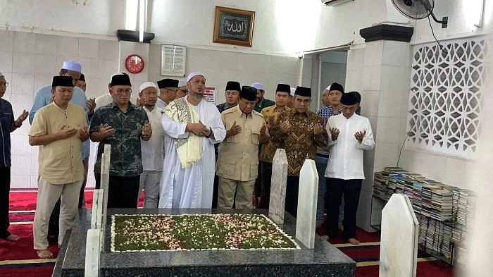 Prabowo Subianto Sowan ke Cicit Habib Kwitang, Minta Didoakan agar Dilancarkan Segala Pekerjaannya